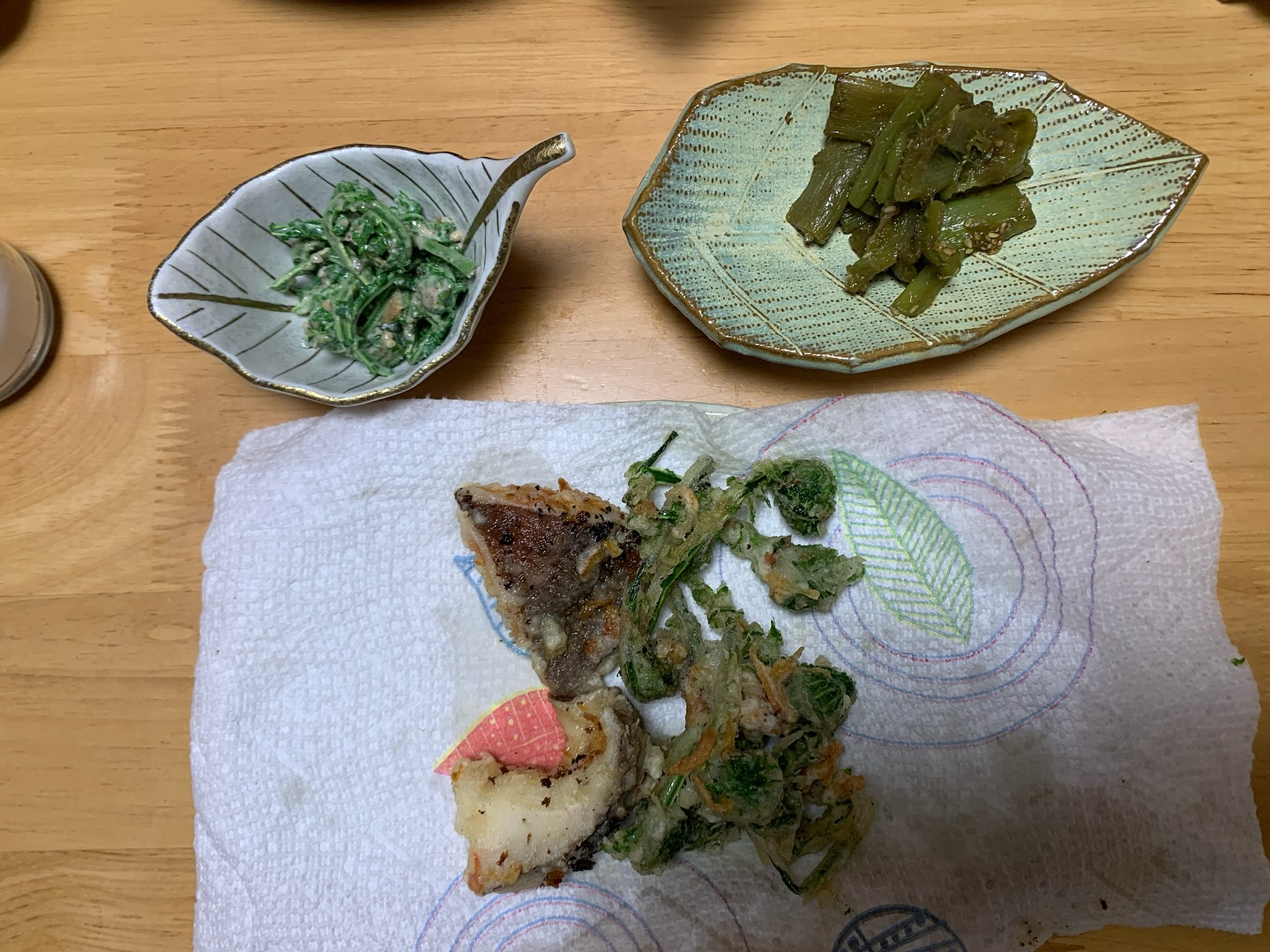こんにちは！本日のおすすめは、初物づくしの夕飯です！✨山菜好