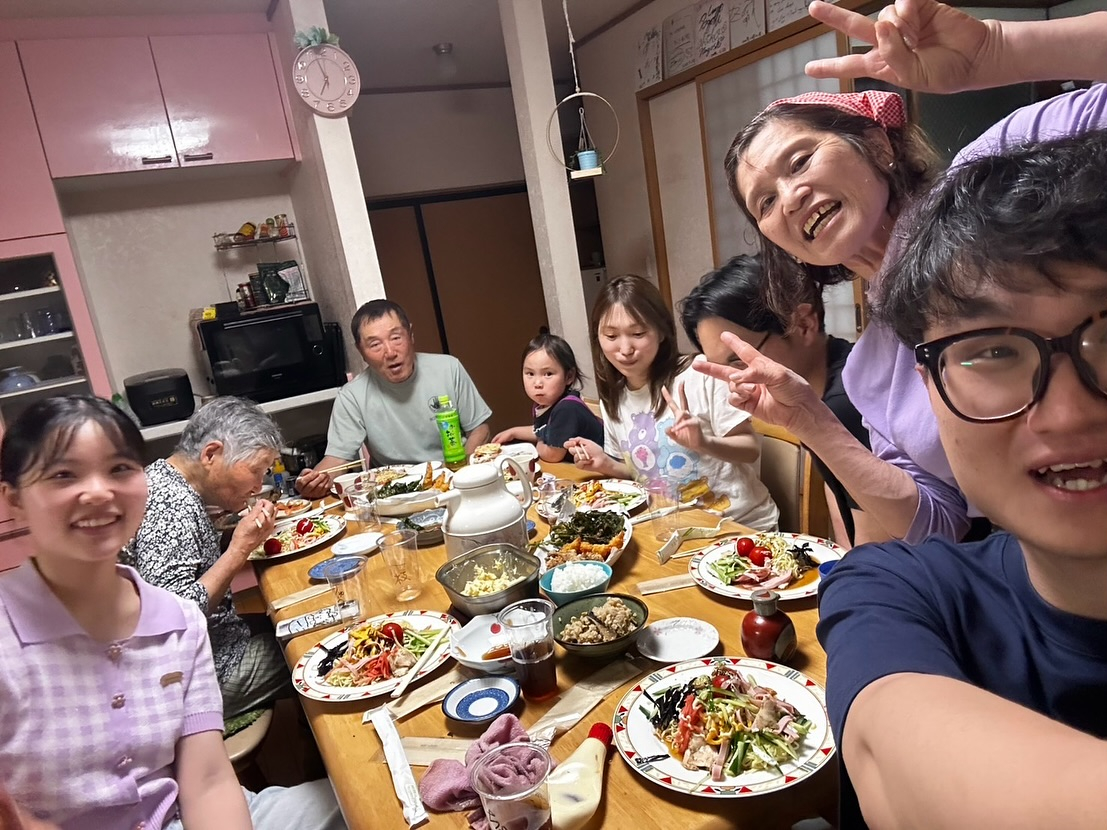 こんにちは皆さん！山形大学の留学生たちが我が宿でのファームス