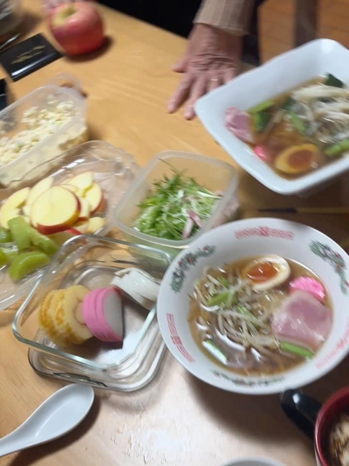 おはようございます　本日、ゲストの皆様は朝早くにチェックアウ