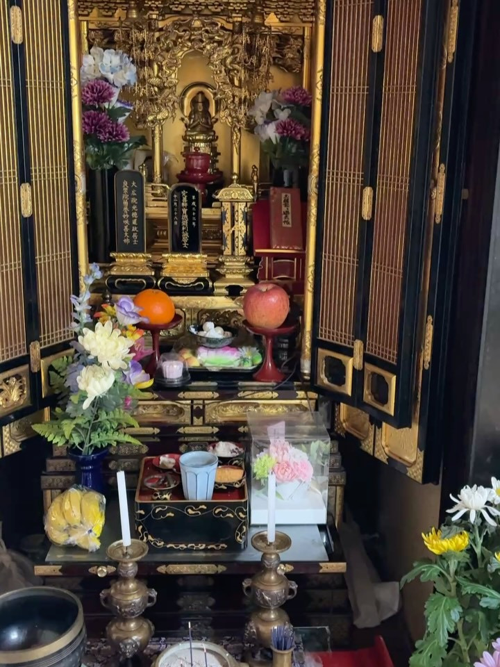 おはようございます今日は、お彼岸と自宅の稲荷様の初午をお祝い