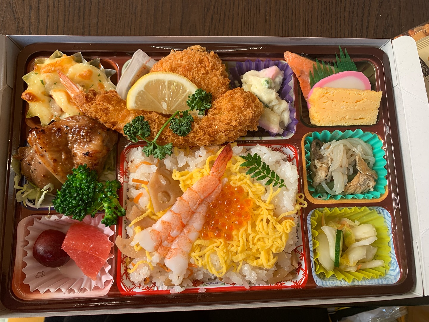 今日は旧暦の初午ですね✨お祝いに、お赤飯を炊いてお弁当を整え