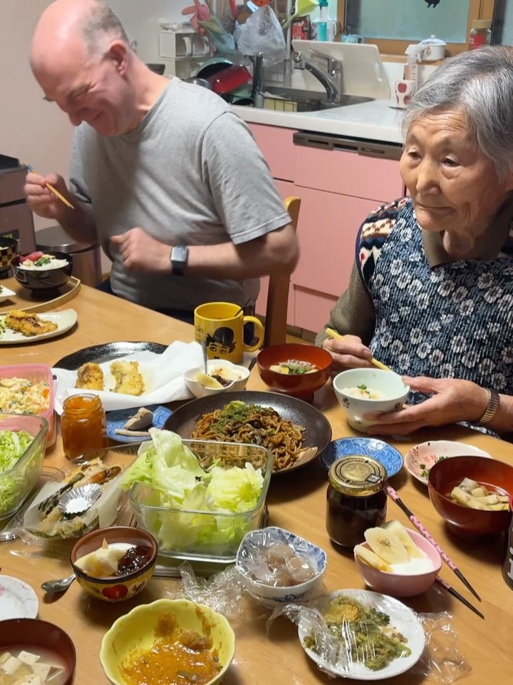 おはようございます！今朝も私共のお宿でゲスト様と素敵な朝食を