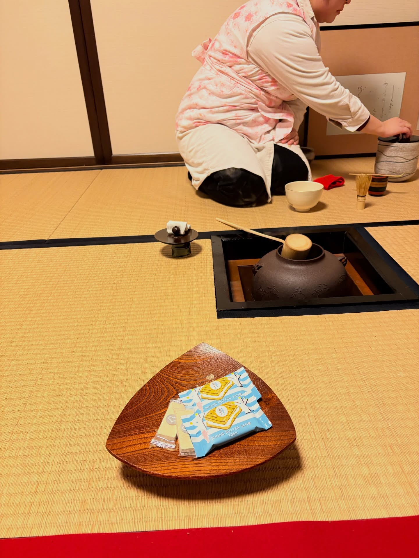 昨夜は、唐物のお点前に挑戦するお茶のお稽古がありました