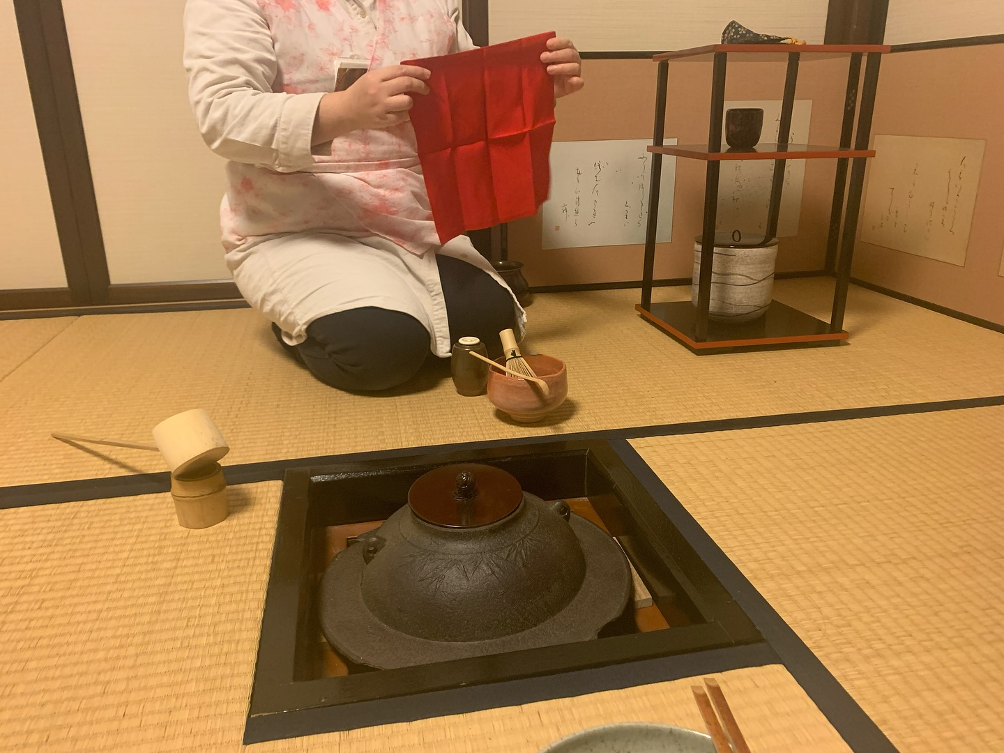 こんばんは✨ 今日は茶道のお稽古に行ってきました！ なんだか