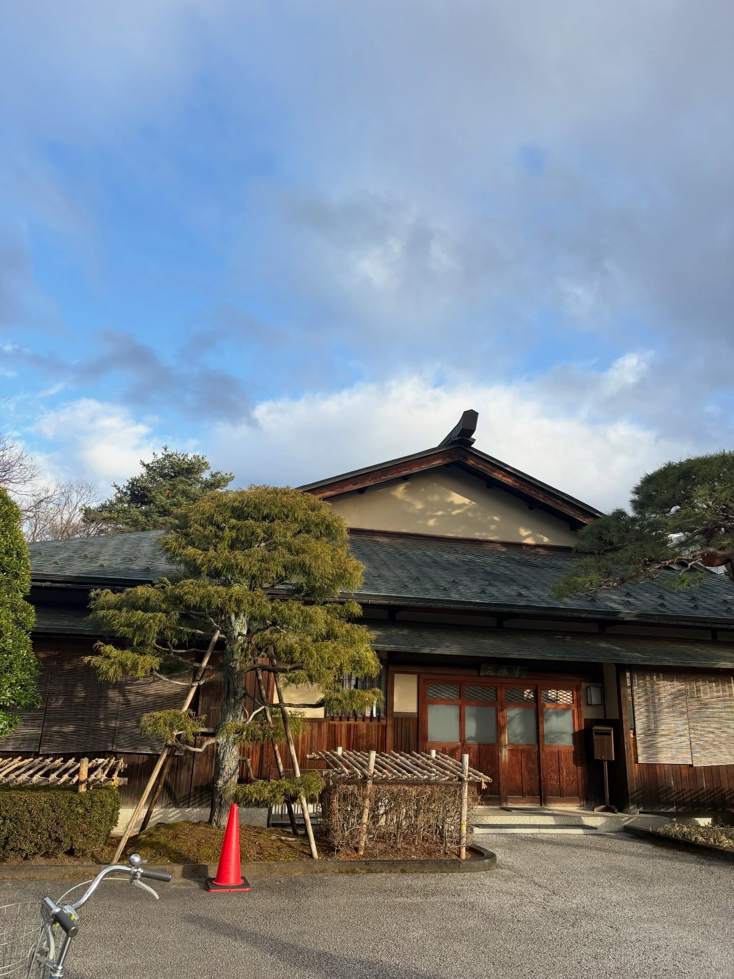 ようこそ、宝紅庵へ 本日は、花花月や炭花月をはじめ、お濃茶と